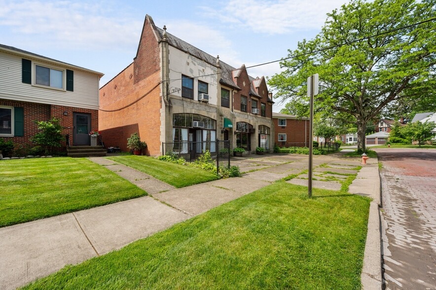 16903 Fischer Rd, Cleveland, OH à vendre - Photo du bâtiment - Image 3 de 53