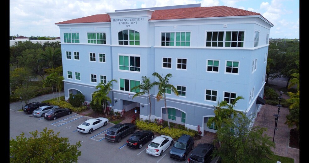 7951 Riviera Blvd, Miramar, FL à louer - Photo du bâtiment - Image 3 de 21