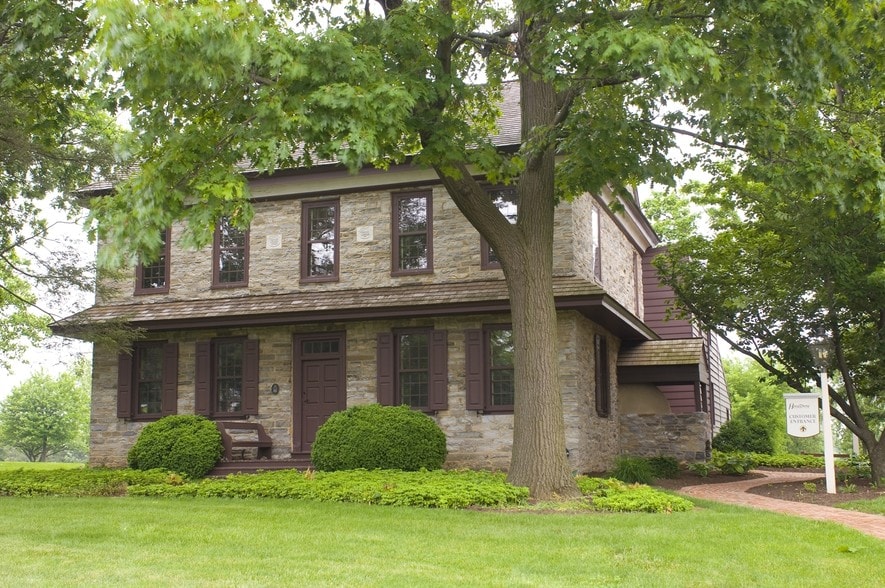 1837 William Penn Way, Lancaster, PA for lease - Building Photo - Image 2 of 11