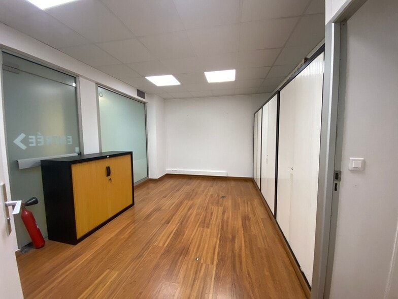 Rue Jean Mermoz, Marseille for lease - Interior Photo - Image 3 of 7