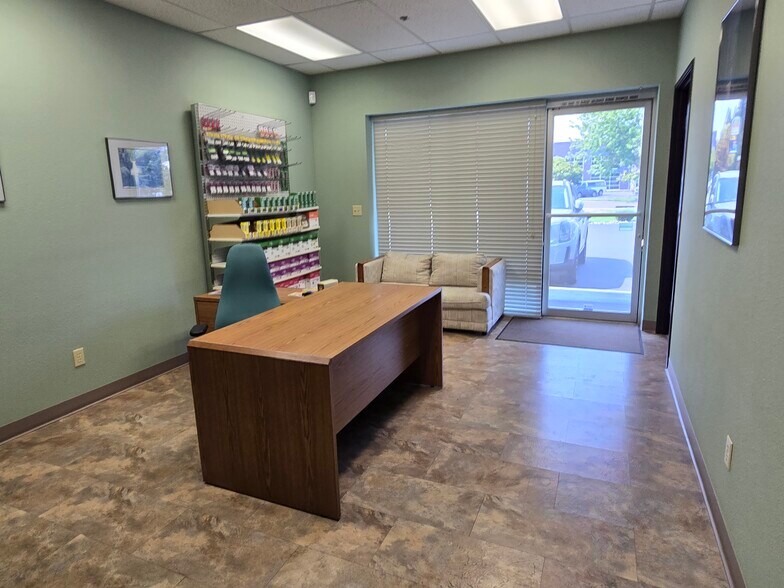 13909 NW 3rd Ct, Vancouver, WA à vendre - Photo du bâtiment - Image 3 de 8