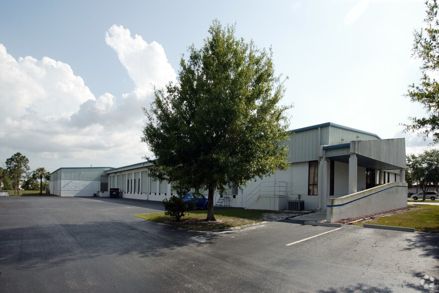 5719 Corporation Cir, Fort Myers, FL for sale - Building Photo - Image 3 of 8