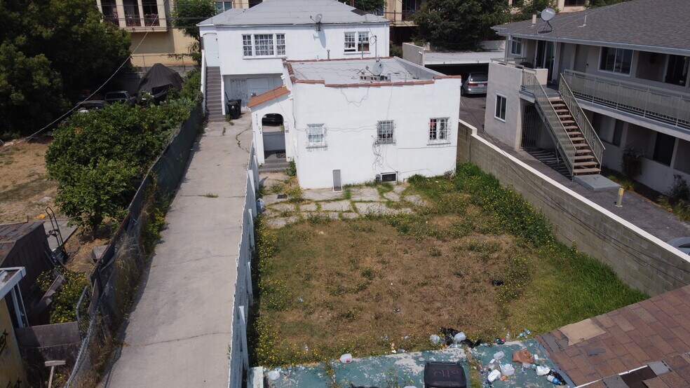 6119 11th Ave, Los Angeles, CA à vendre - Photo du bâtiment - Image 2 de 4