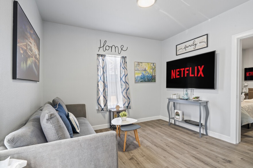 2308 Britton Dr, Dallas, TX for sale - Building Photo - Image 2 of 3