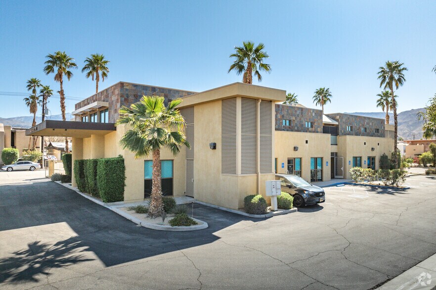 73950 Alessandro Dr, Palm Desert, CA à louer - Photo du bâtiment - Image 2 de 10