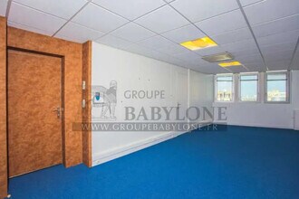 Office in Neuilly-sur-Seine for lease Interior Photo- Image 1 of 3