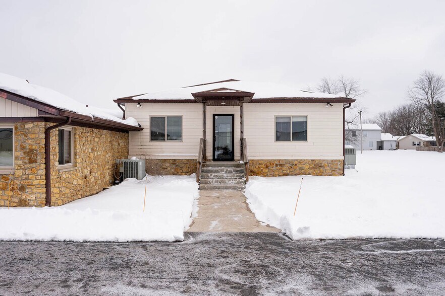 180 Robert Curry Dr, Martinsville, IN à vendre - Photo du bâtiment - Image 3 de 42