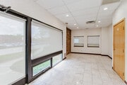 04_450-Skokie-Blvd-200_Northbrook_LN-Crexi-Lobby