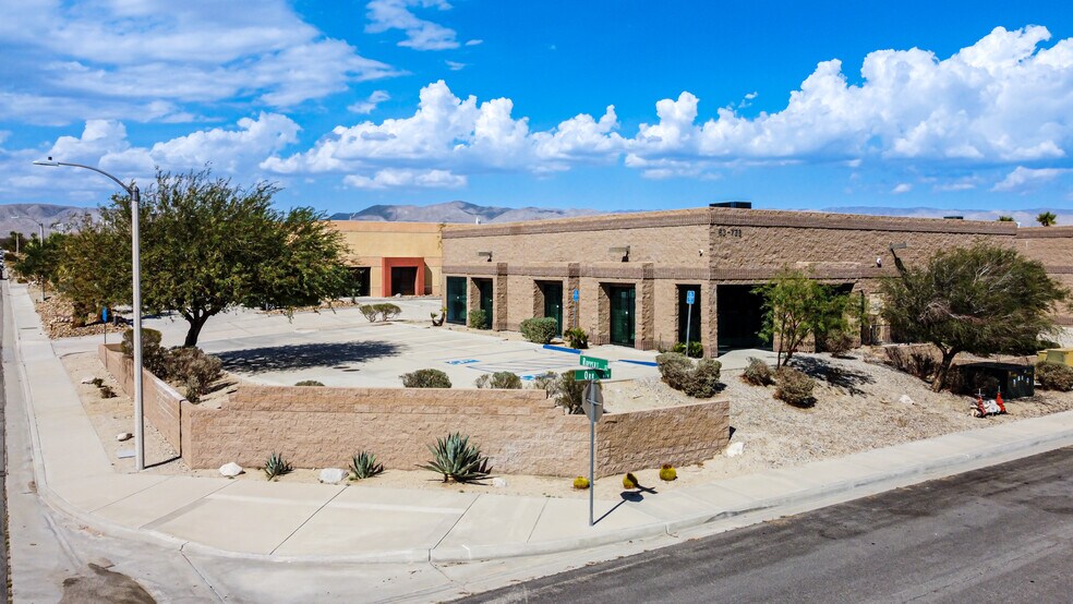 63738 Orr Way, North Palm Springs, CA à vendre - Photo du bâtiment - Image 2 de 25