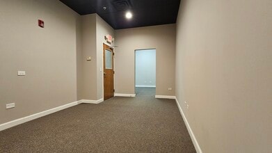 524 W State St, Geneva, IL for lease Interior Photo- Image 1 of 1