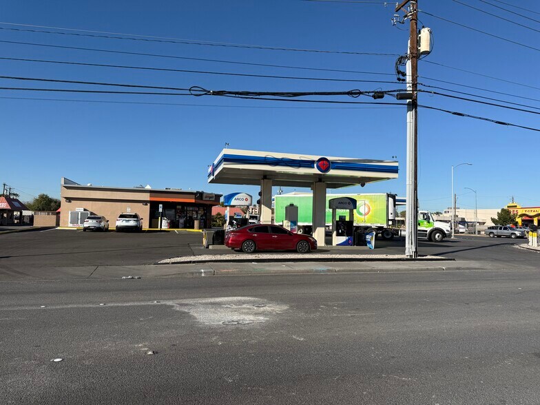 551 N Lamb Blvd, Las Vegas, NV à vendre - Photo du bâtiment - Image 3 de 17