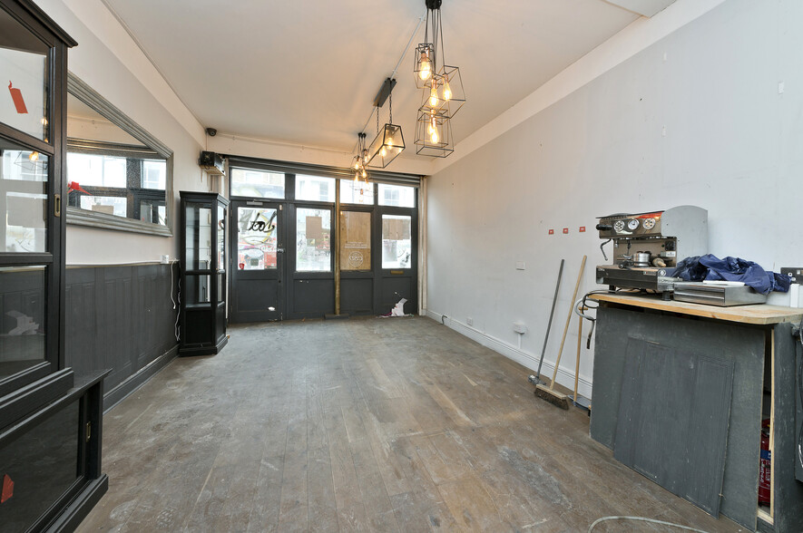 195 Portobello Rd, London for lease - Interior Photo - Image 2 of 4