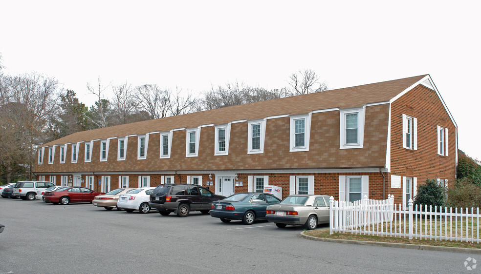 317 Office Square Ln, Virginia Beach, VA à vendre - Photo principale - Image 1 de 1