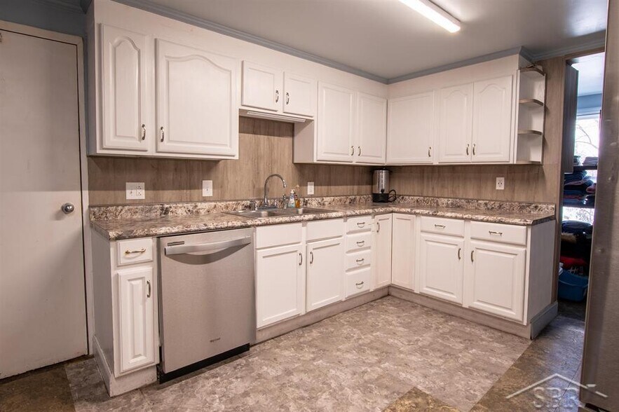 1610 Gratiot Ave, Saginaw, MI à vendre - Photo du bâtiment - Image 2 de 3