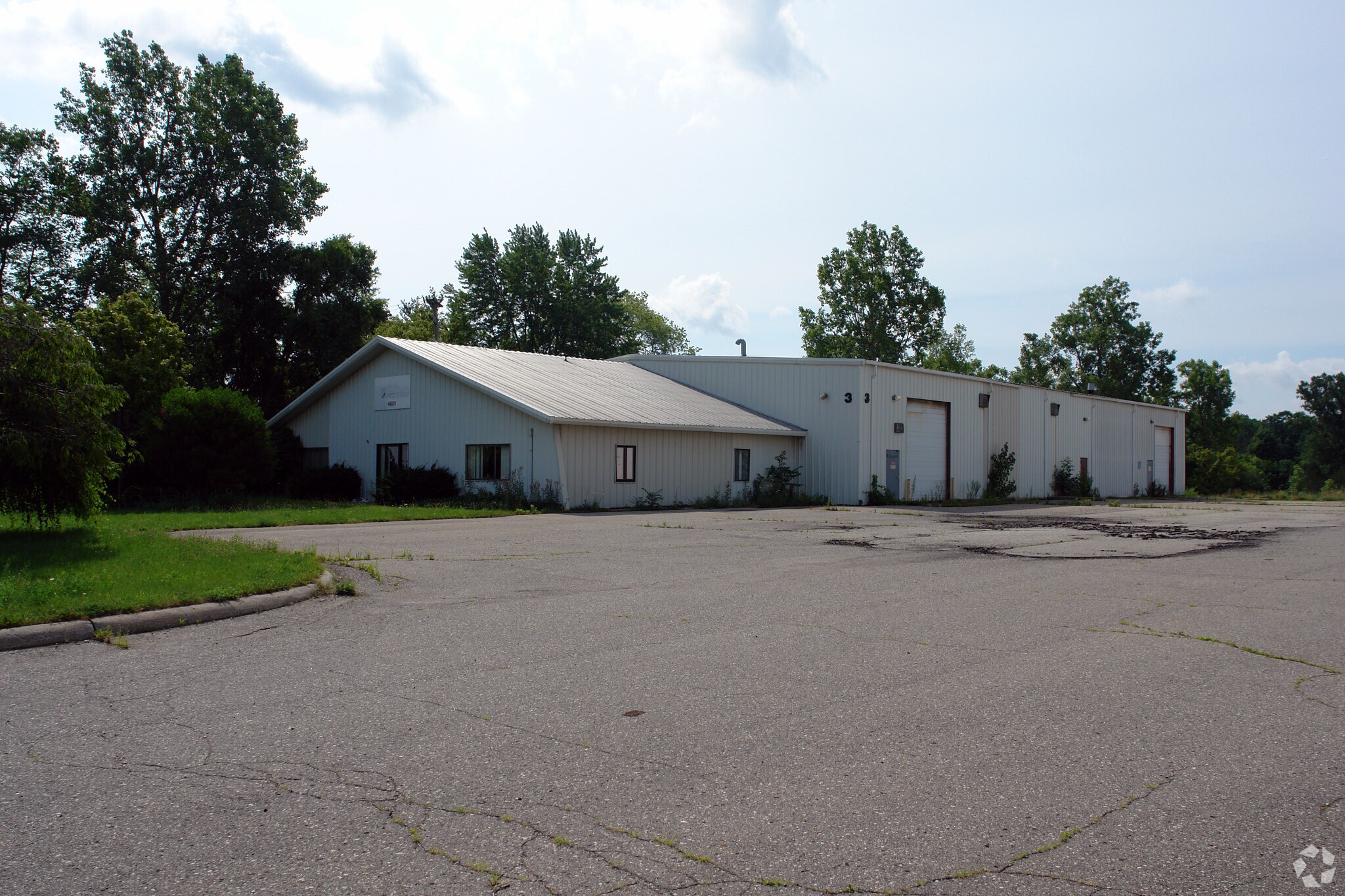 46001 Grand River Ave, Novi, MI for sale Primary Photo- Image 1 of 8