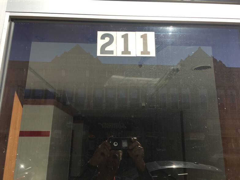 211-213 W Main St, Staunton, IL à louer - Photo du bâtiment - Image 3 de 5