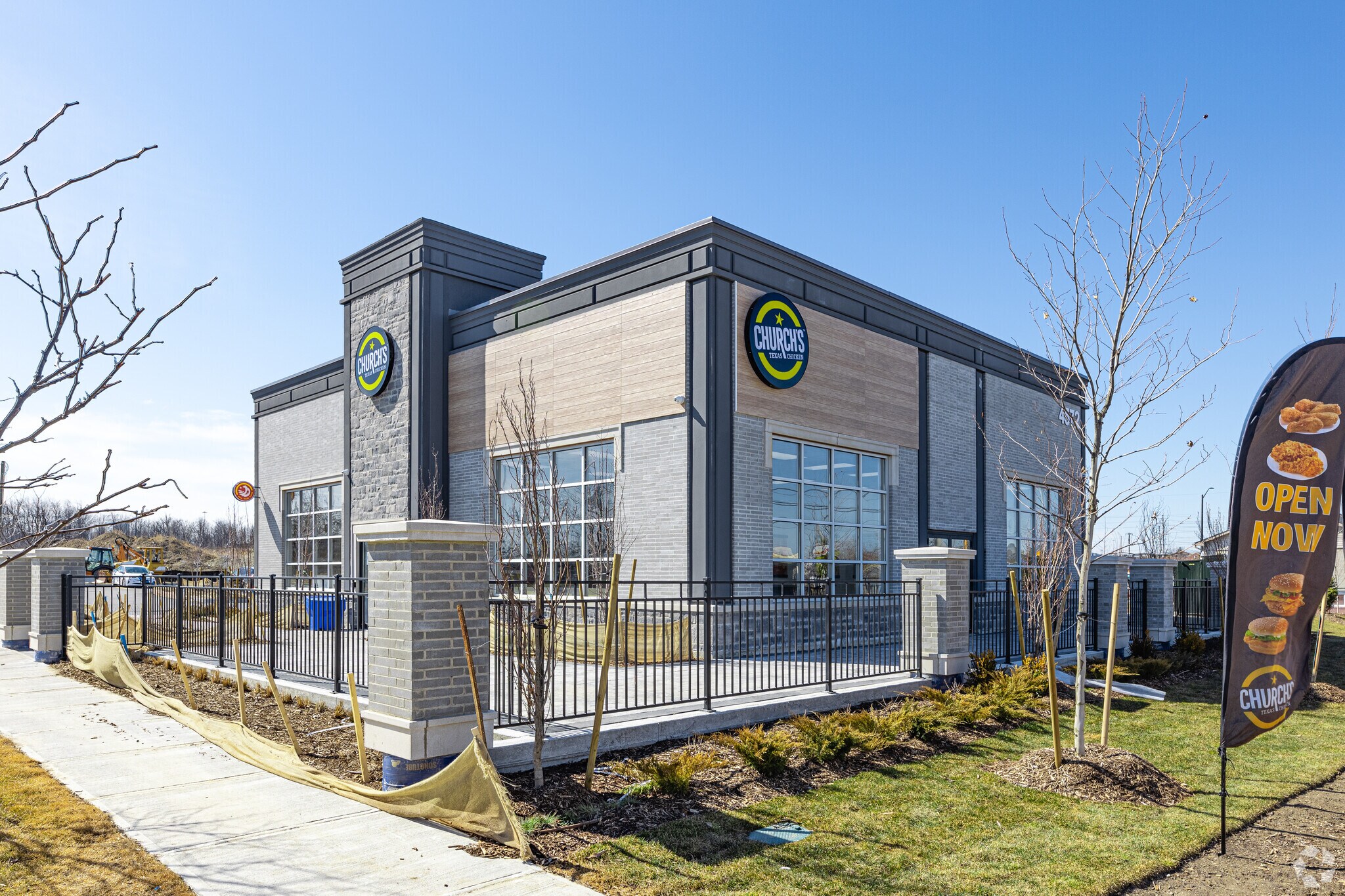 4568-4572 Tomken Rd, Mississauga, ON à vendre Photo principale- Image 1 de 1