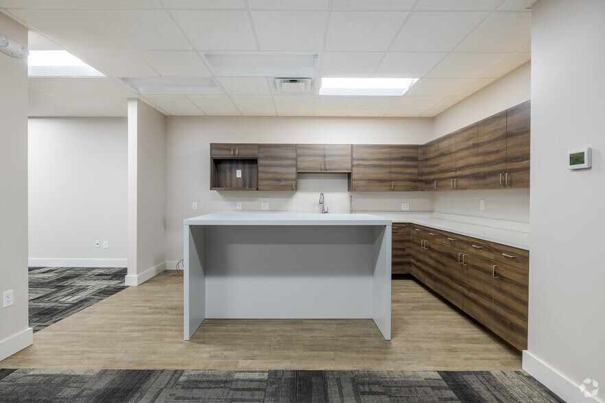11620 Arbor St, Omaha, NE à louer - Photo intérieure - Image 3 de 6