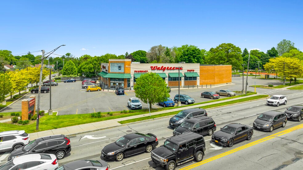 2100 E Ridge Rd, Rochester, NY à vendre - Photo du bâtiment - Image 2 de 12