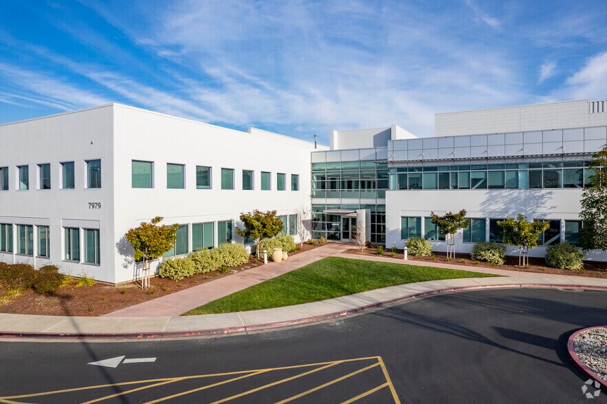 7979 Gateway Blvd, Newark, CA à louer - Photo du bâtiment - Image 2 de 6