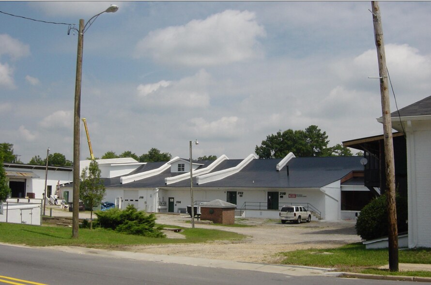 308-320 W Main St, Clayton, NC à louer - Photo du bâtiment - Image 2 de 7