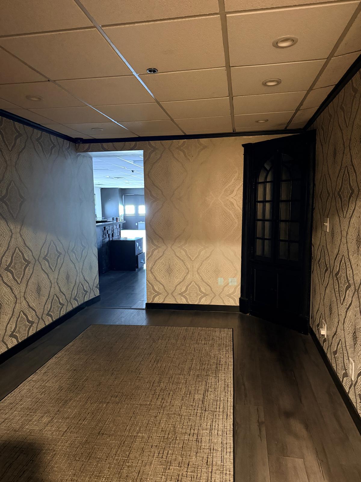 8 Bond St, Great Neck, NY for lease Interior Photo- Image 1 of 6