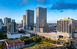 Plus de détails pour 200-600 NW 1st St, Miami, FL - Commerce de détail à louer