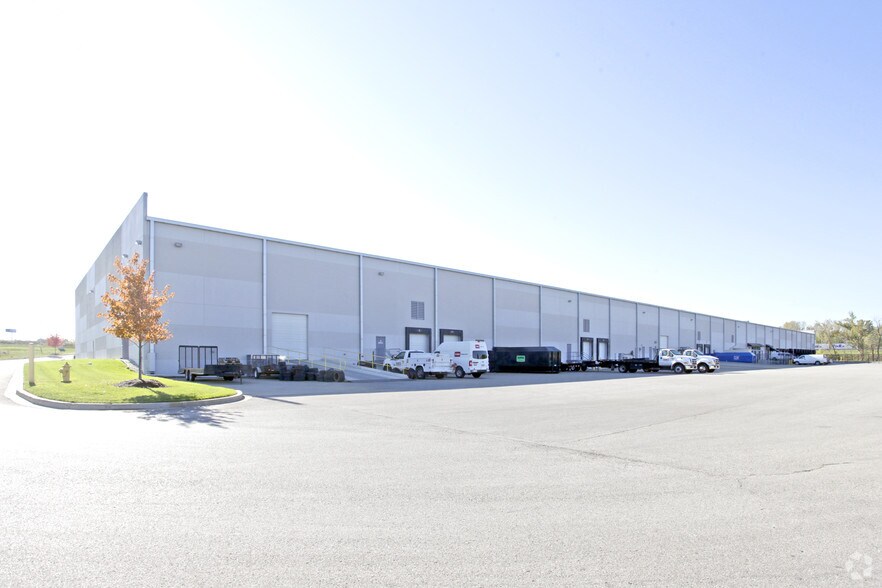 8901-8941 Springdale Ave, Berkeley, MO for lease - Building Photo - Image 2 of 5