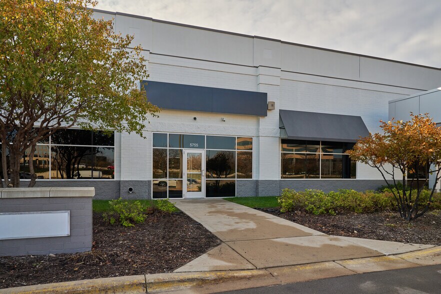 5755-5757 Wayzata Blvd, Saint Louis Park, MN à louer - Photo du bâtiment - Image 2 de 5