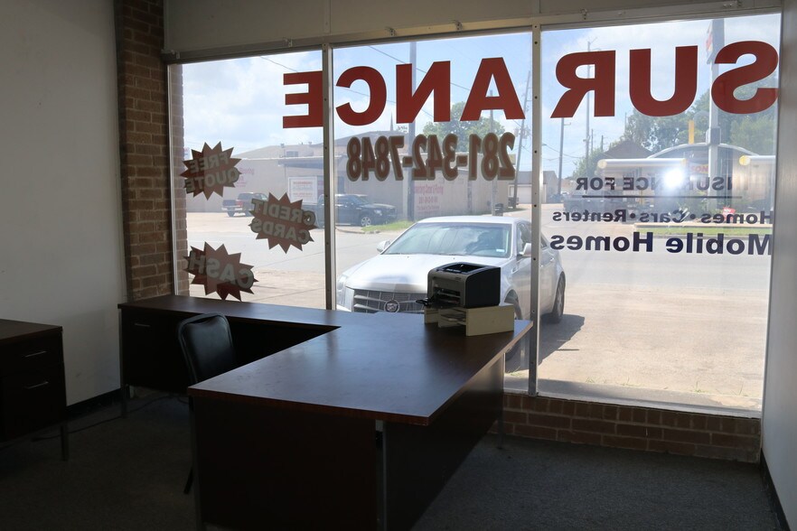 1711 Avenue H, Rosenberg, TX for lease - Building Photo - Image 2 of 9