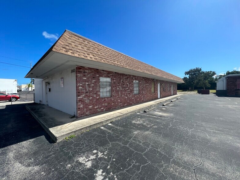 1254 Okeechobee Rd, West Palm Beach, FL à louer - Photo du bâtiment - Image 2 de 4