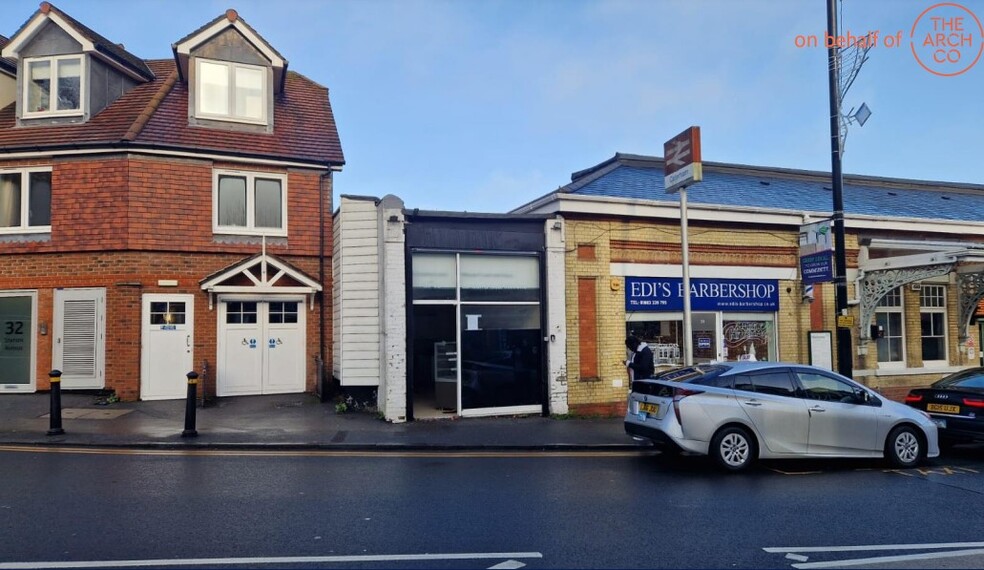 26 Station Av, Caterham for lease - Building Photo - Image 1 of 3