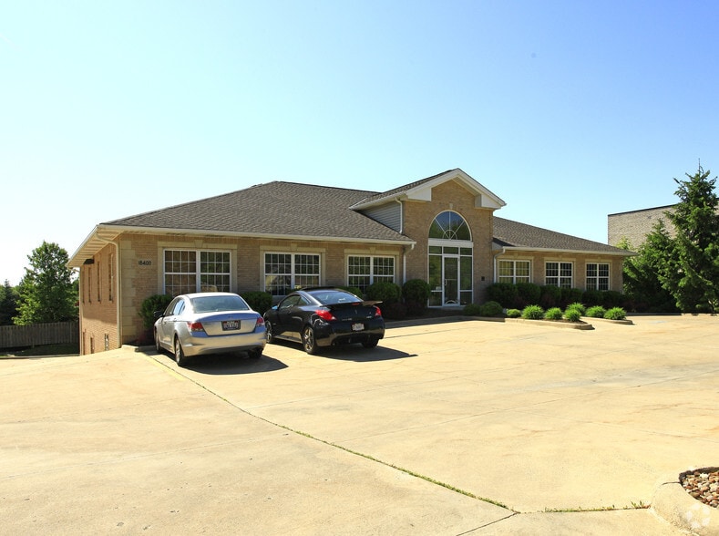 18400 Pearl Rd, Strongsville, OH à vendre - Photo principale - Image 1 de 2