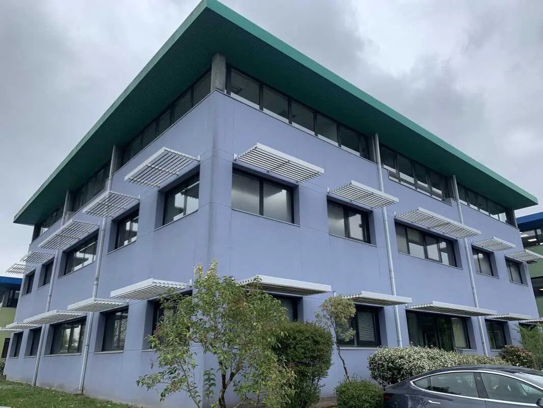 Office in Canéjan for lease Building Photo- Image 1 of 11