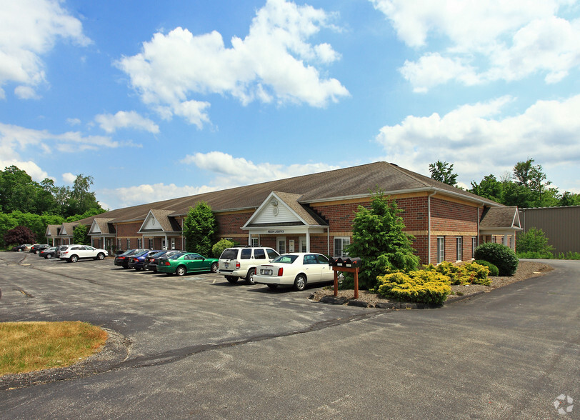 10205 Queens Way, Chagrin Falls, OH for sale - Primary Photo - Image 1 of 1