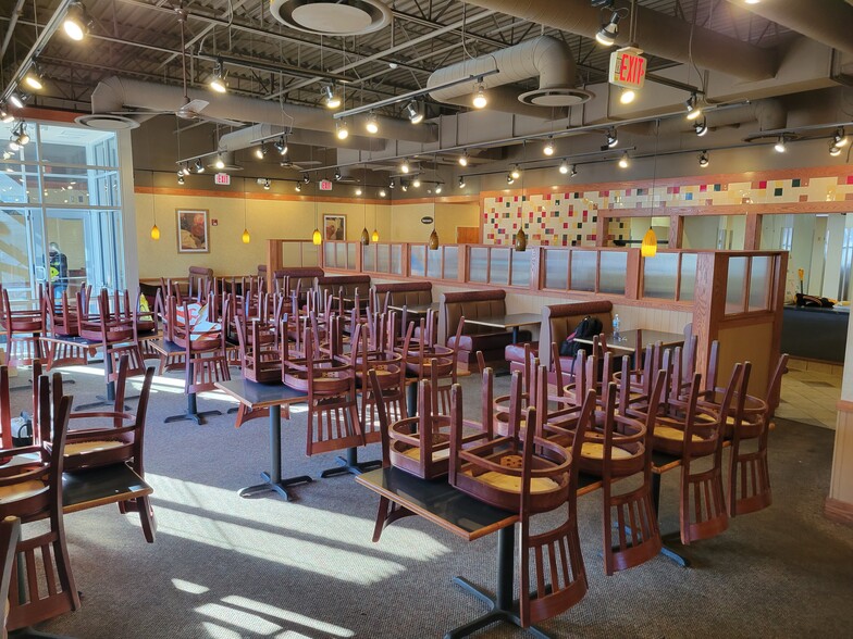 1504-1512 S Church St, Watertown, WI for lease - Interior Photo - Image 2 of 6