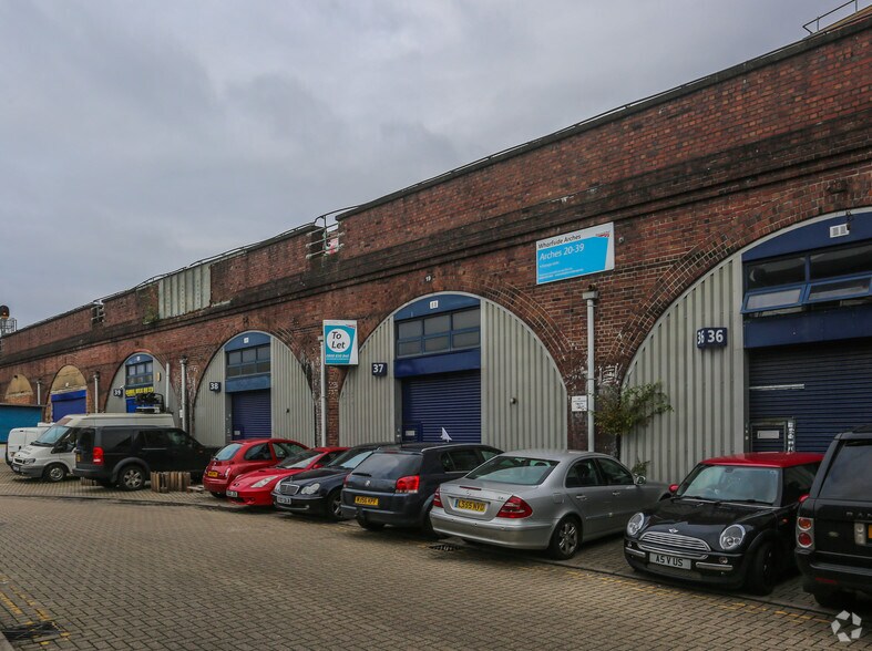 Rosemont Rd, Wembley à louer - Photo du bâtiment - Image 3 de 4