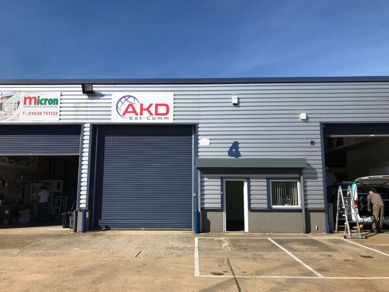 Oaks Dr, Newmarket for lease - Building Photo - Image 2 of 3