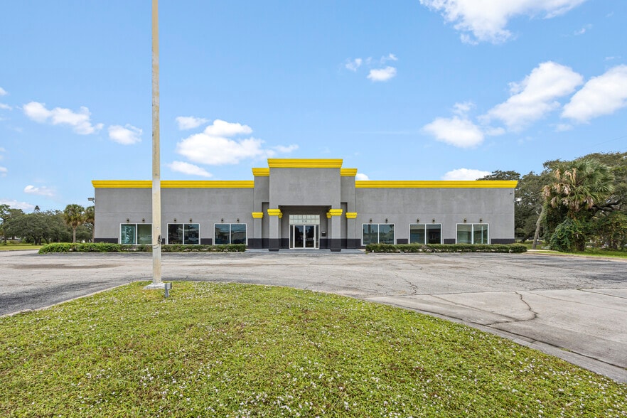 2705 N Harbor City Blvd, Melbourne, FL à vendre - Photo du bâtiment - Image 2 de 25