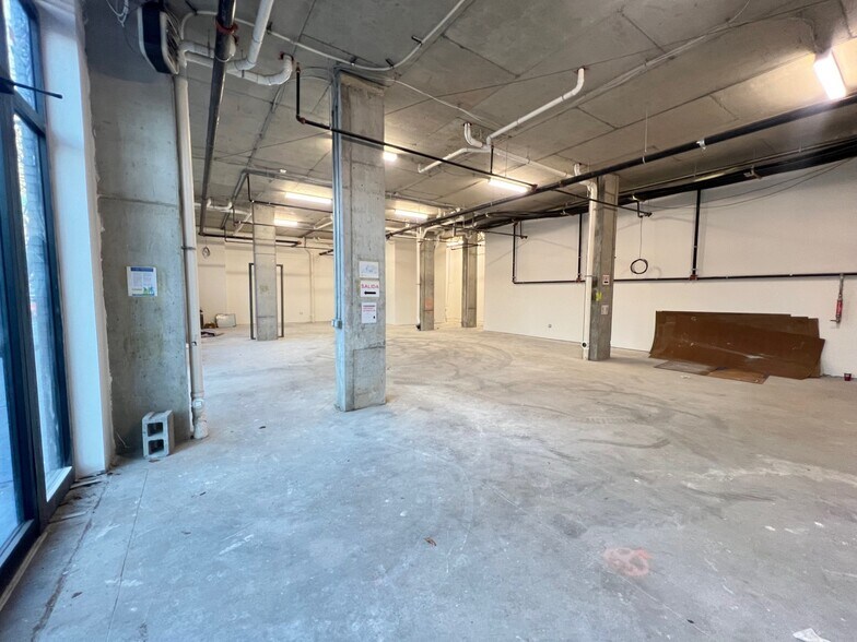 139 Christopher Columbus Dr, Jersey City, NJ à louer - Photo du bâtiment - Image 2 de 17