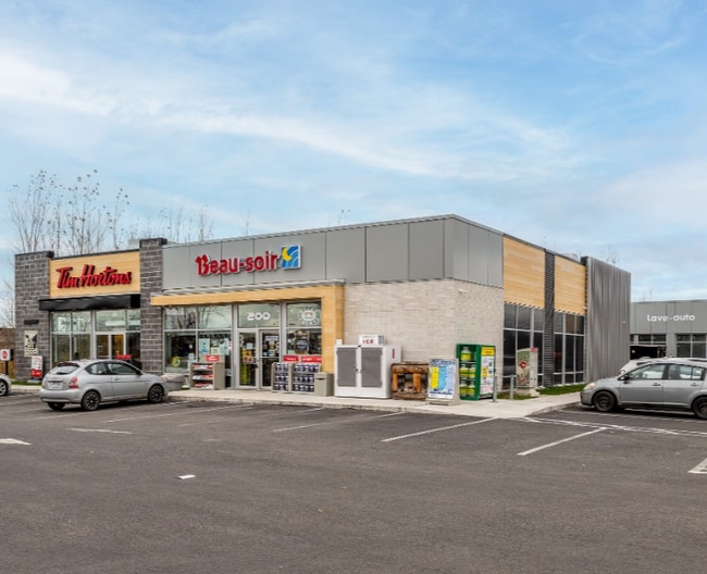 Plus de détails pour 200 Rue Primeau, Châteauguay, QC - Commerce de détail à vendre