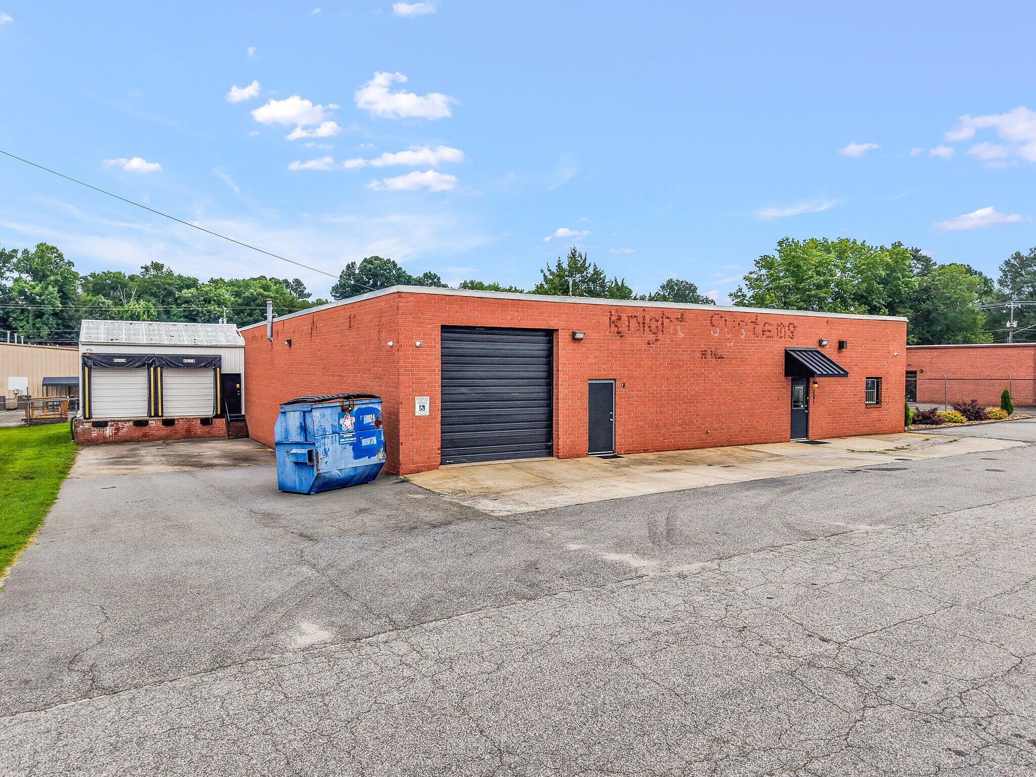 2491 Armstrong Dr, Winston-Salem, NC à vendre Photo du bâtiment- Image 1 de 1