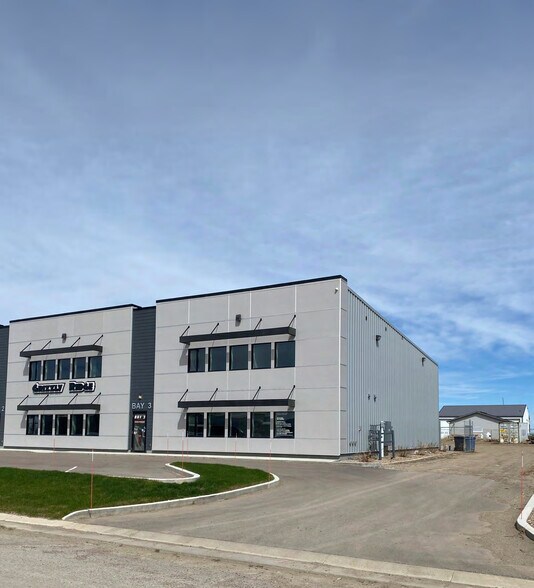 1010 12 Av, Coaldale, AB for lease - Primary Photo - Image 1 of 7