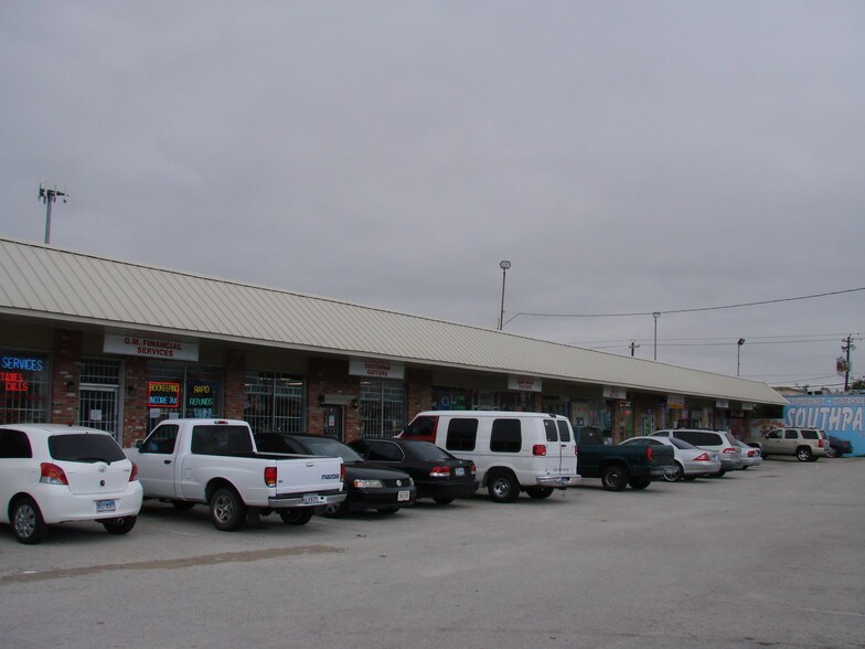 5805 Bellaire Blvd, Houston, TX à louer - Photo du bâtiment - Image 2 de 3