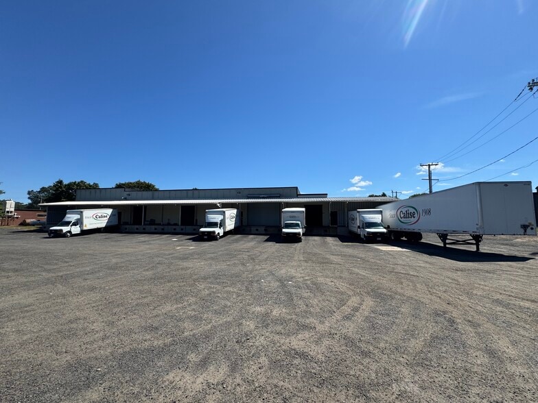 350 N Cherry Street Ext, Wallingford, CT for lease - Building Photo - Image 3 of 8