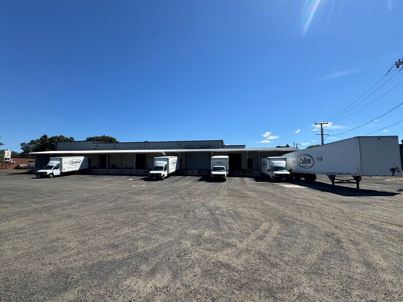 350 N Cherry Street Ext, Wallingford, CT à louer - Photo du bâtiment - Image 3 de 7