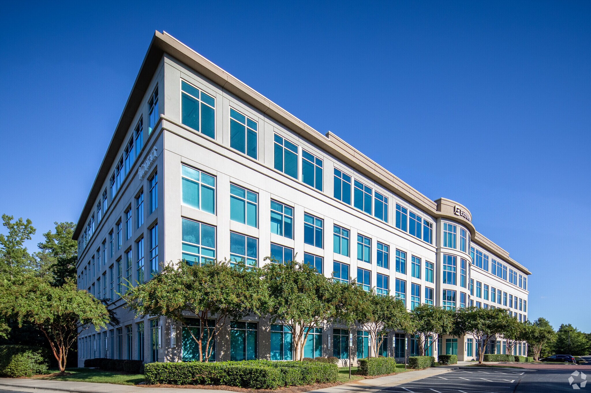 2121 RDU Center Dr, Morrisville, NC à louer Photo du bâtiment- Image 1 de 7