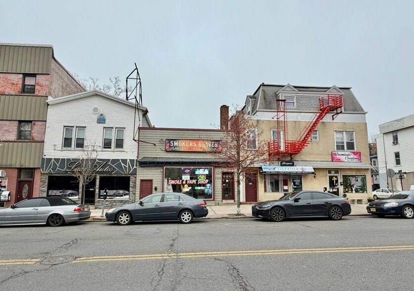 718 Broadway, Bayonne, NJ for sale - Building Photo - Image 1 of 12