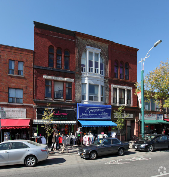 380 Spadina Av, Toronto, ON à vendre - Photo du bâtiment - Image 2 de 2