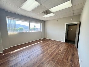 3857 Foothill Blvd, La Crescenta, CA à louer Photo intérieure- Image 2 de 5